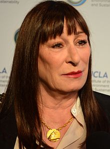 How tall is Anjelica Huston?